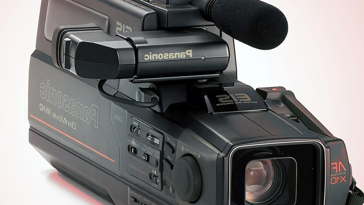 Panasonic PV-460 Camcorder Stabilizes Shaky Footage Panasonic PV-460 Camcorder Stabilizes Shaky Footage - panasonic pv-460