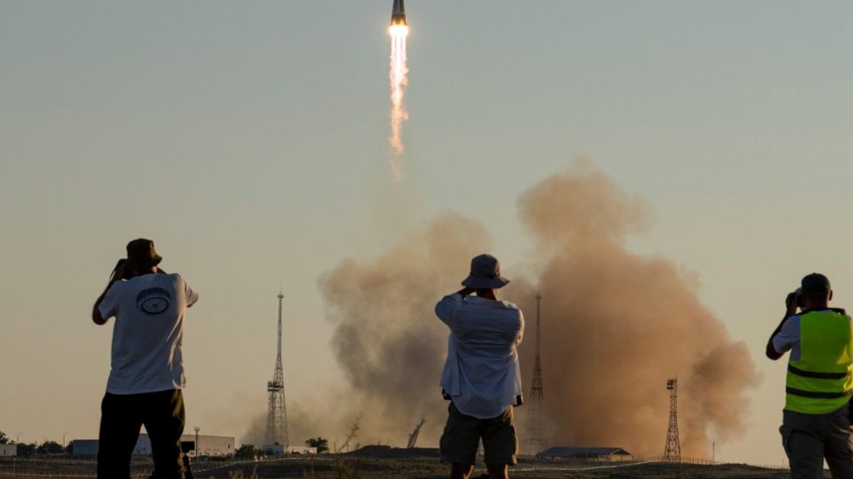 US and Russian crews dock at ISS US and Russian crews dock at ISS - iss crew rotation