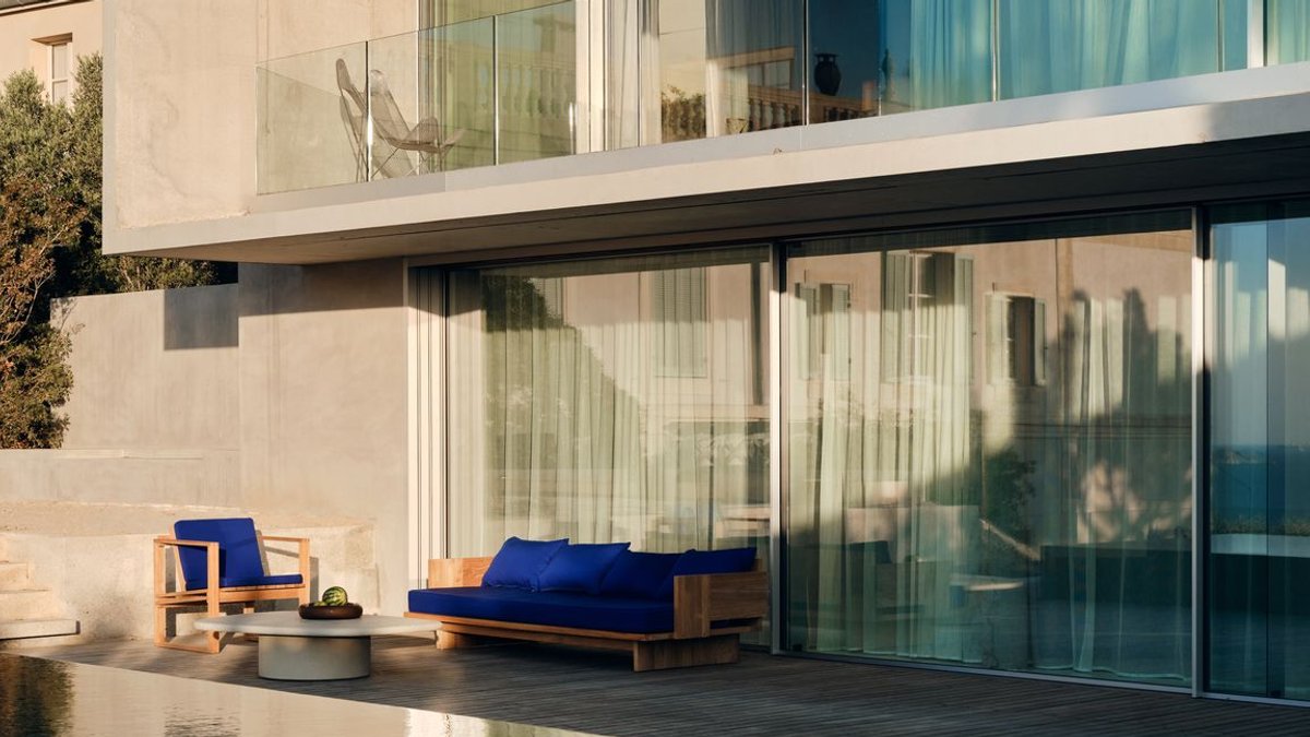 Marseille Villa Draws on Formula 1 Style Marseille Villa Draws on Formula 1 Style - villa design