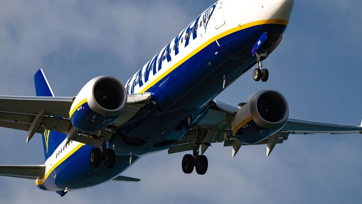 Ryanair warns families traveling to Lanzarote Tenerife Alicante - entry exit system