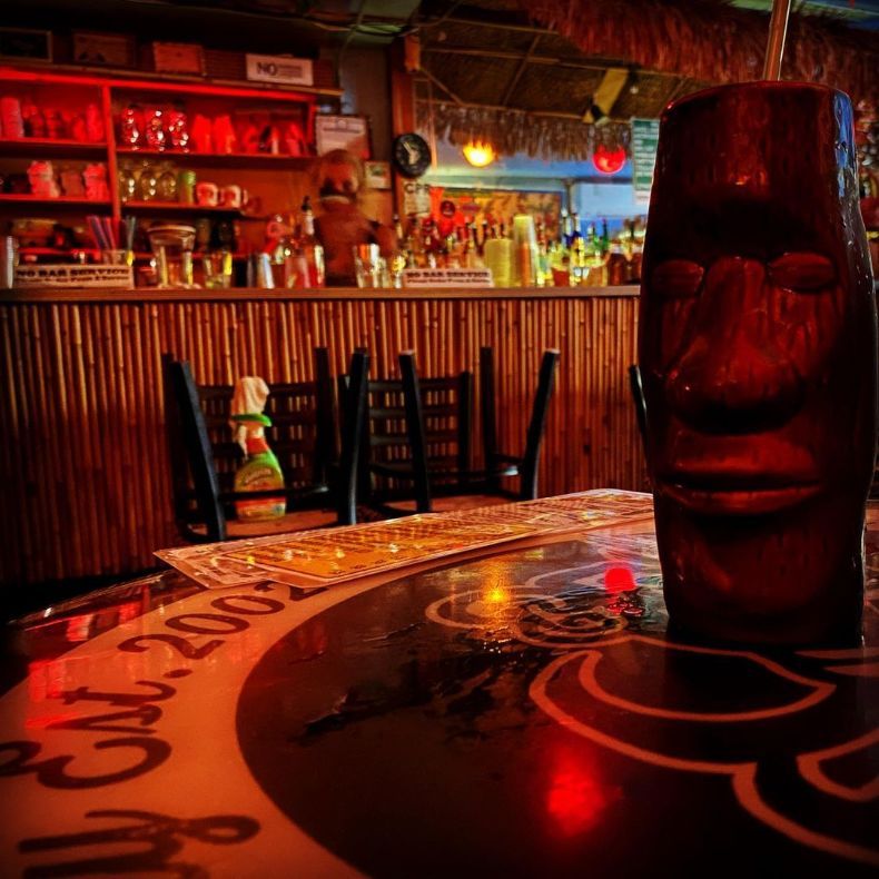 Otto's shrunken head bar tahitien