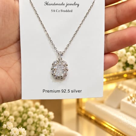 92.5 STERLING SILVER ITALIAN CHAIN PENDANT – 92.50 % silver