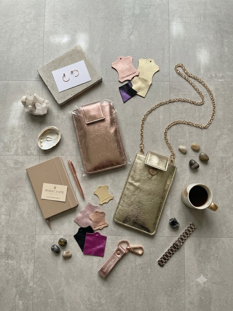 POCHETTE DE TELEPHONE IRISE (PVC 11.90 TTC)