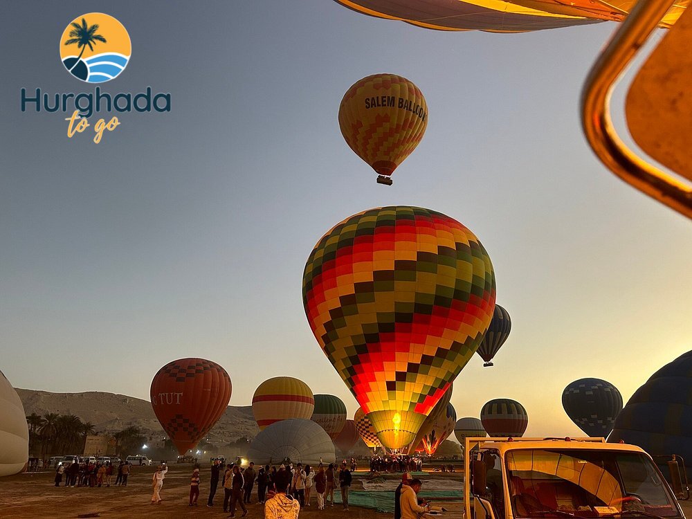 Hot-air balloons flying or preparing to launch over the Nile Valley landscape Hot-air balloons over the Nile Valley at sunrise — The journey, step by step