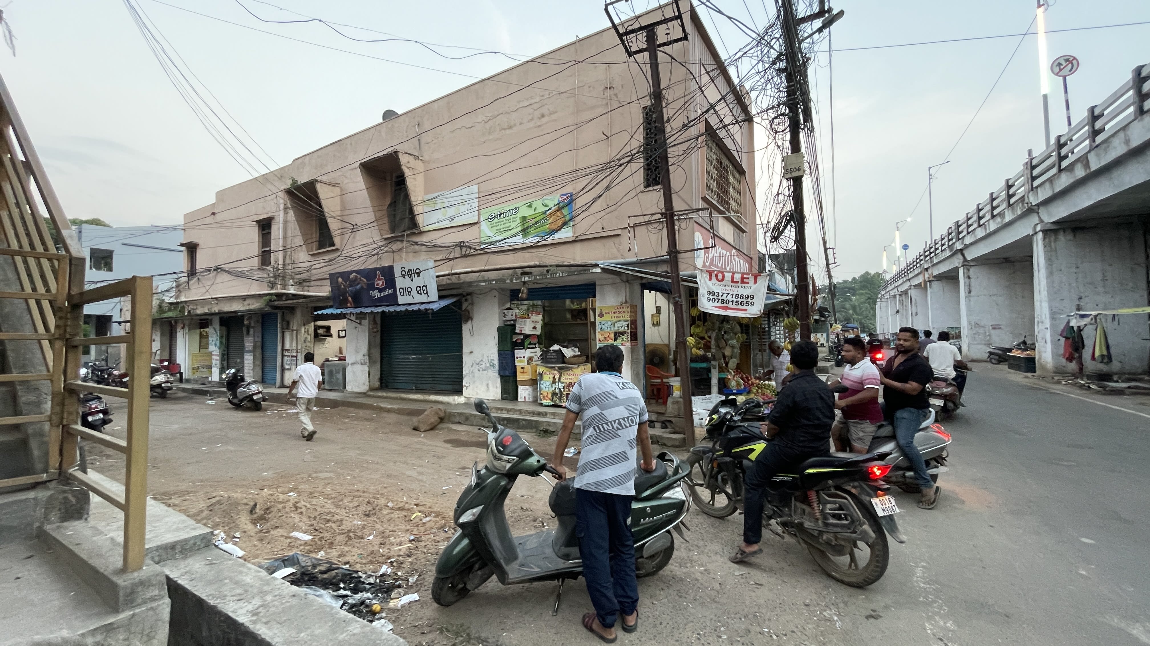 Godown for rent photo 2