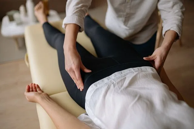 Hip Pain Treatment in Surrey at Renew Physiotherapy: Causes, Exercises and Recovery