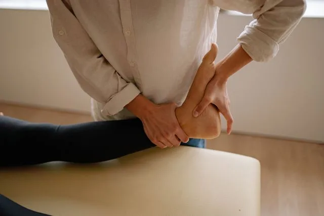 Achilles Tendon Pain Treatment in Surrey: Causes and Physiotherapy