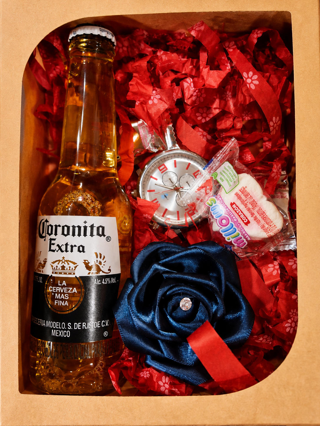 caja con reloj