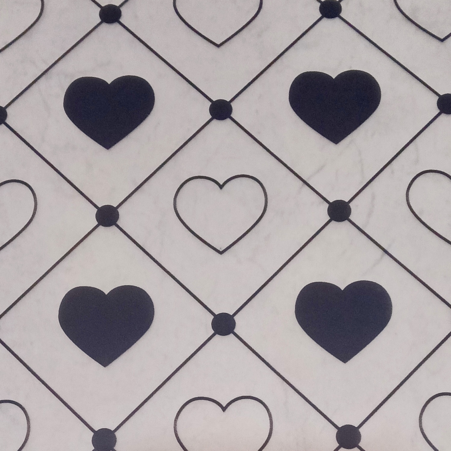 Corazones negros y blancos