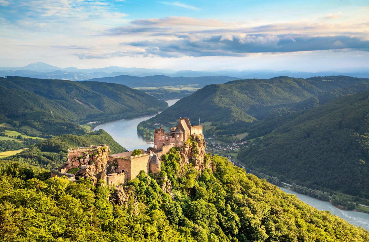 D3B Beautiful landscape with Aggstein castle ruin and Danube river at sunset in Wachau, Austria.