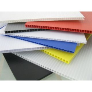 Placa de corrugado  calibre 3 mm. 550 g/m2  flauta abierta de 105x244cm