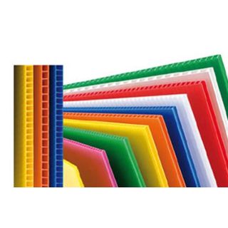 Lamina de polipropileno de alta resistencia calibre 3 milimetros 550 g/m2  flauta abierta de 105x244cm