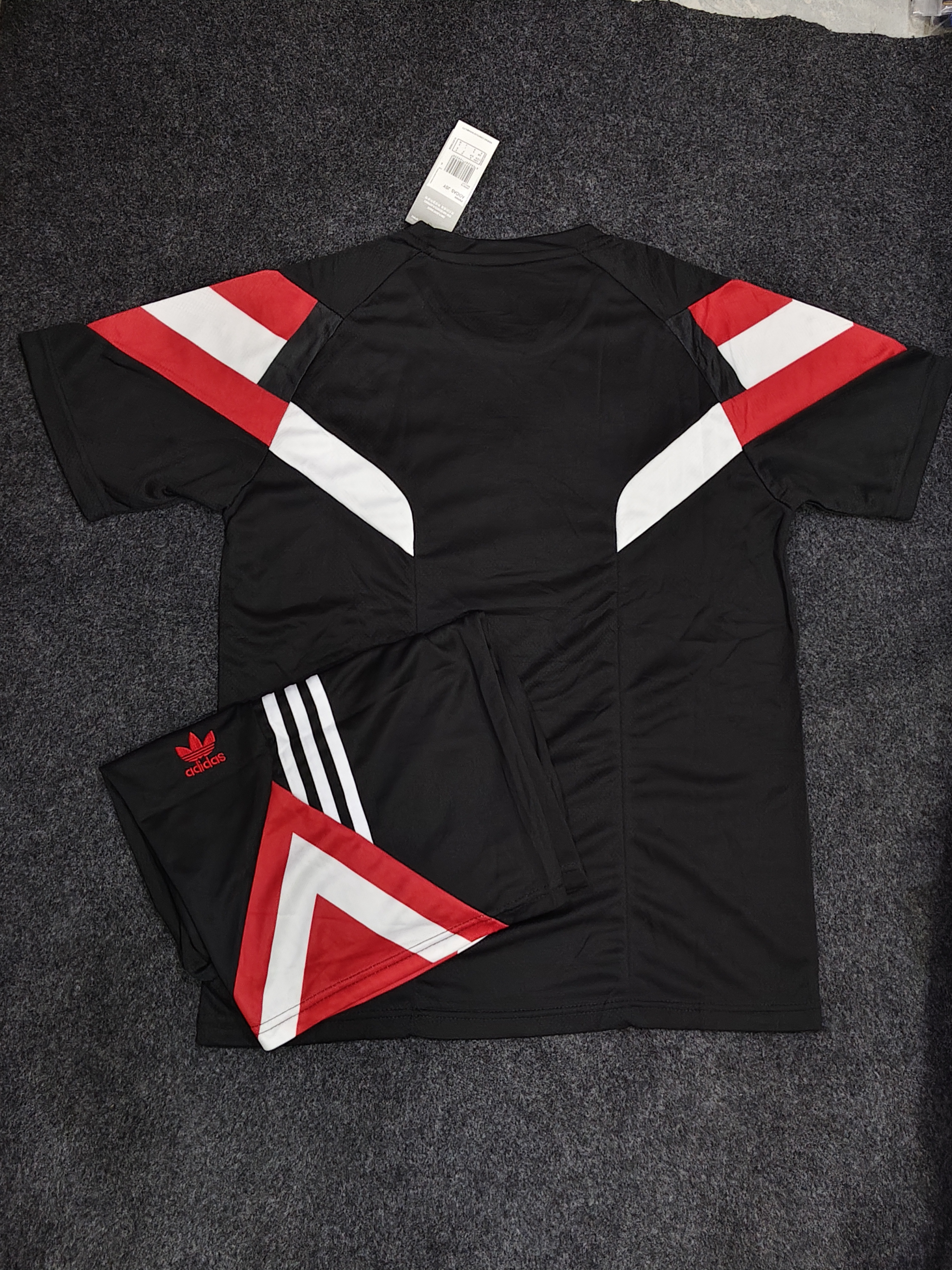 MAN UNITED TRAINING OFFICIAL 2025/26 KIT Thumbnail 2