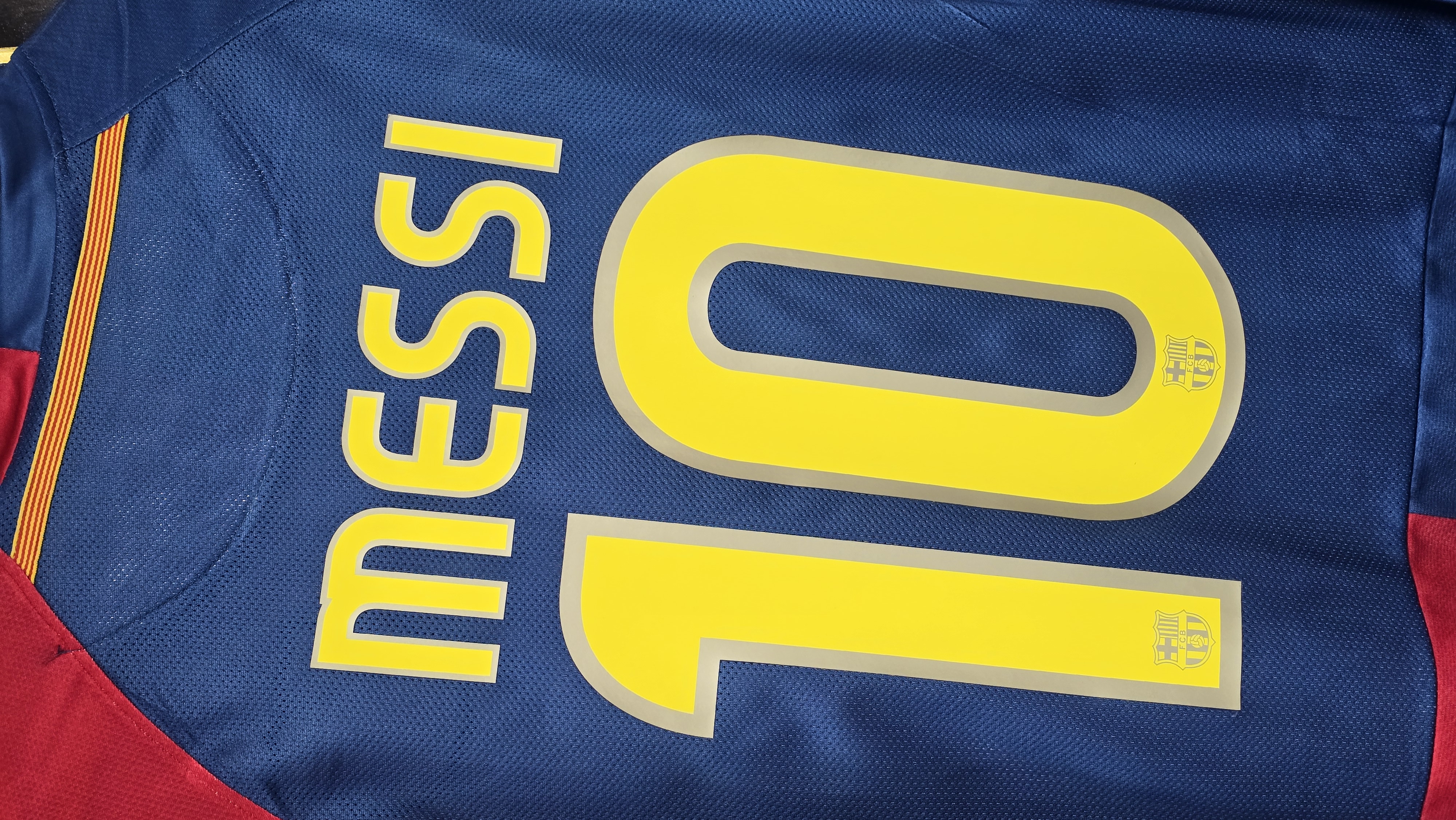 BARCELONA X MESSI 2009 RETRO FULL SLEEVES Thumbnail 2