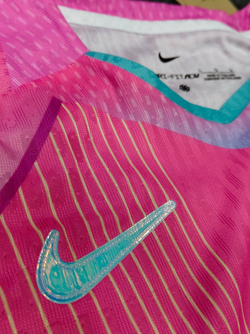 BARCELONA SPECIAL EDITION PINK FlAVOUR 2025 PLAYER VERSION Thumbnail 4