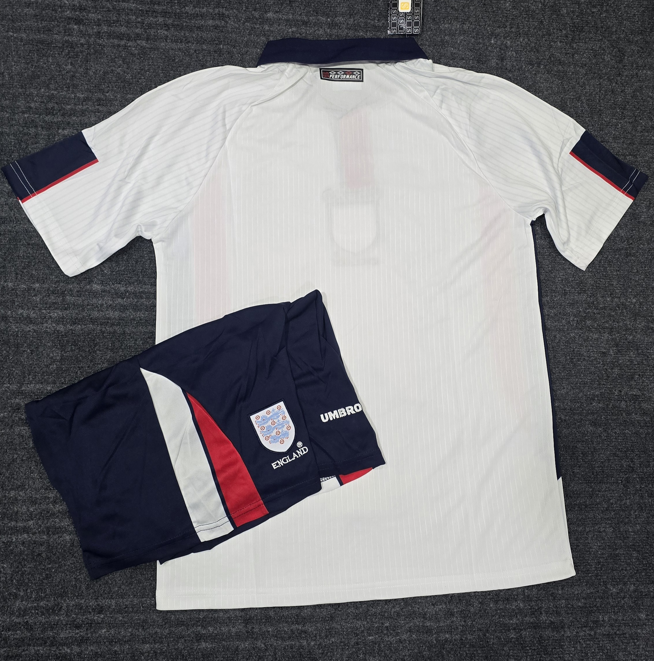ENGLAND HOME 1998 RETRO OFFICIAL KIT Thumbnail 4