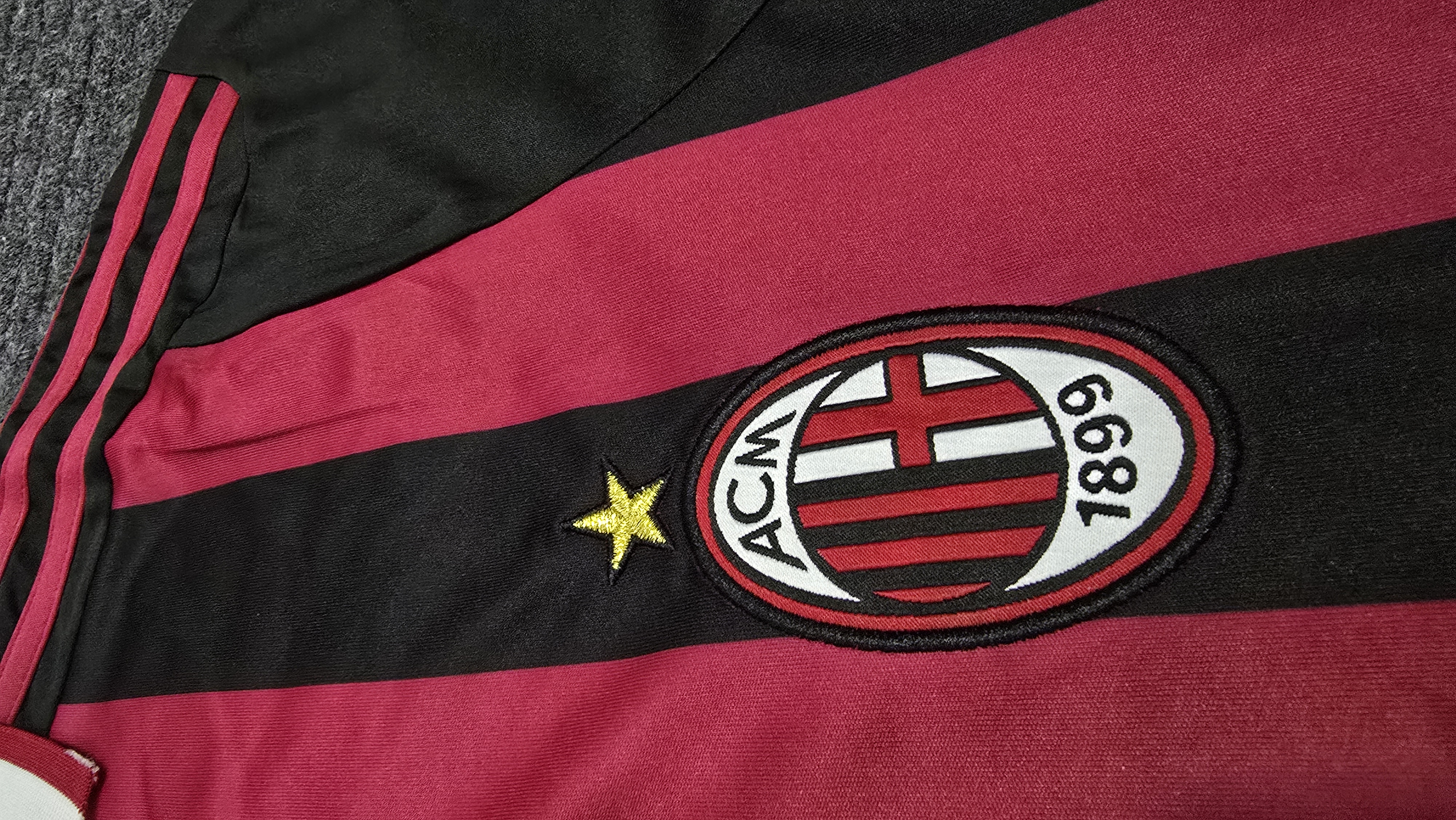 AC MILAN HOME 2009/10 OFFICIAL VINTAGE JERSEY Thumbnail 2