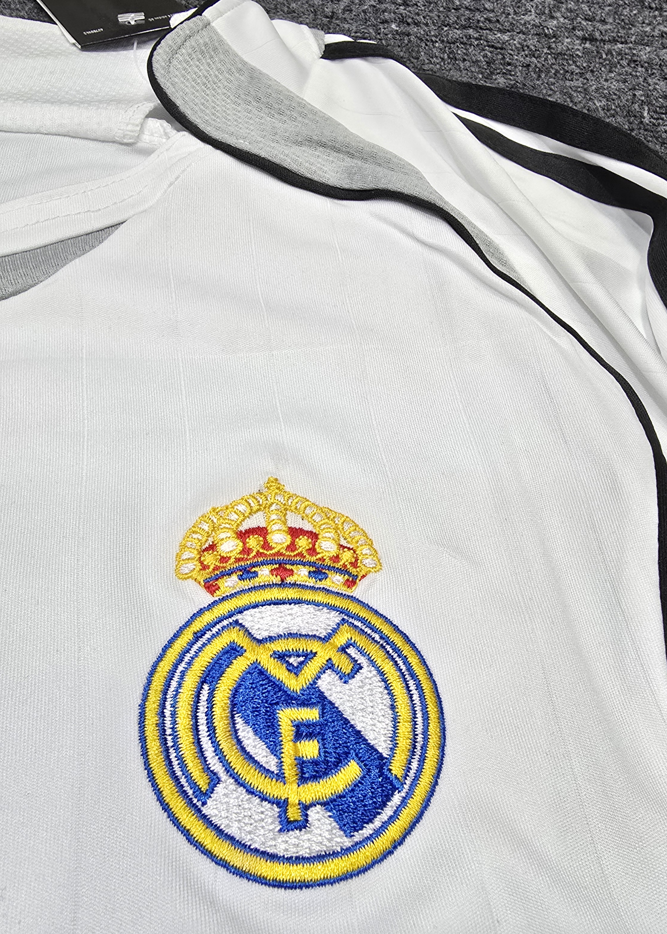 REAL MADRID HOME 2006 OFFICIAL VINTAGE RETRO JERSEY Thumbnail 2