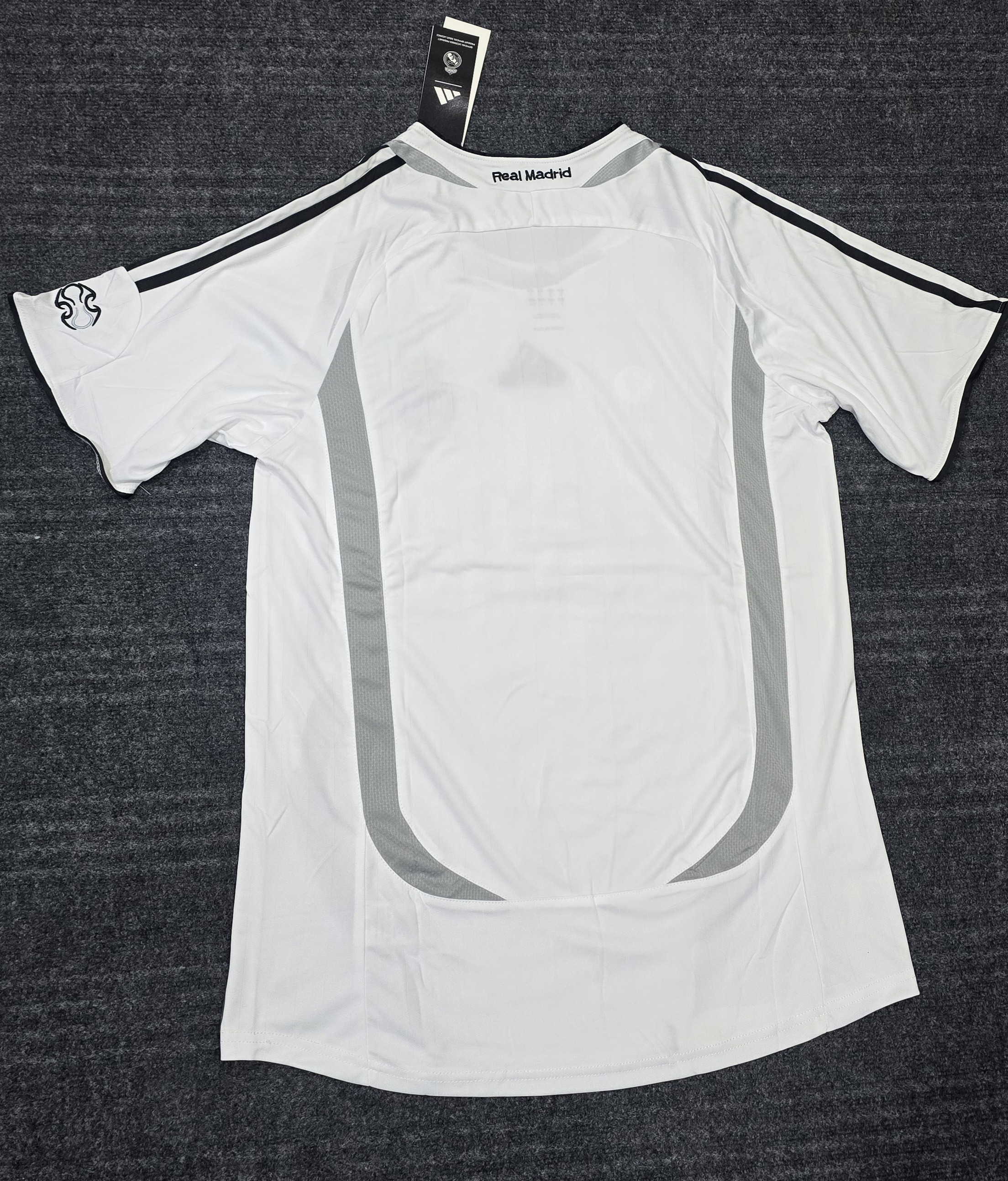 REAL MADRID HOME 2006 OFFICIAL VINTAGE RETRO JERSEY Thumbnail 5