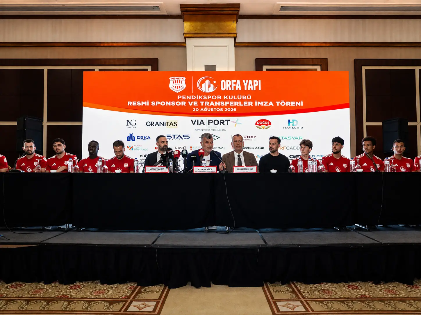 Pendikspor Kulübü’nün 20 Ağustos 2026 tarihinde gerçekleştirdiği sponsor ve transfer imza töreninden genel görünüm.