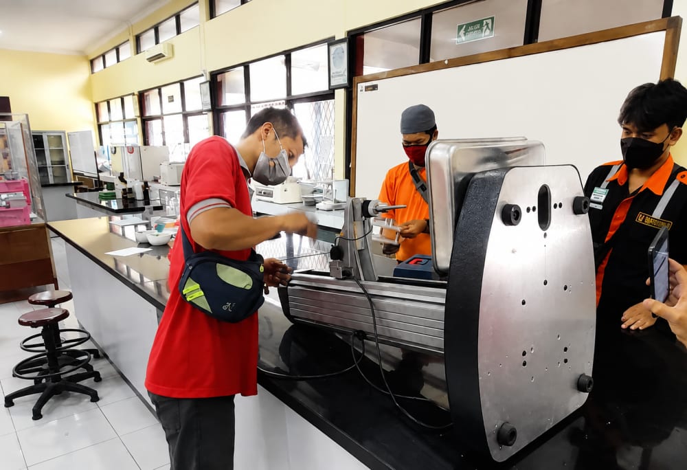 Maintenance berkala peralatan laboratorium dan pendingin