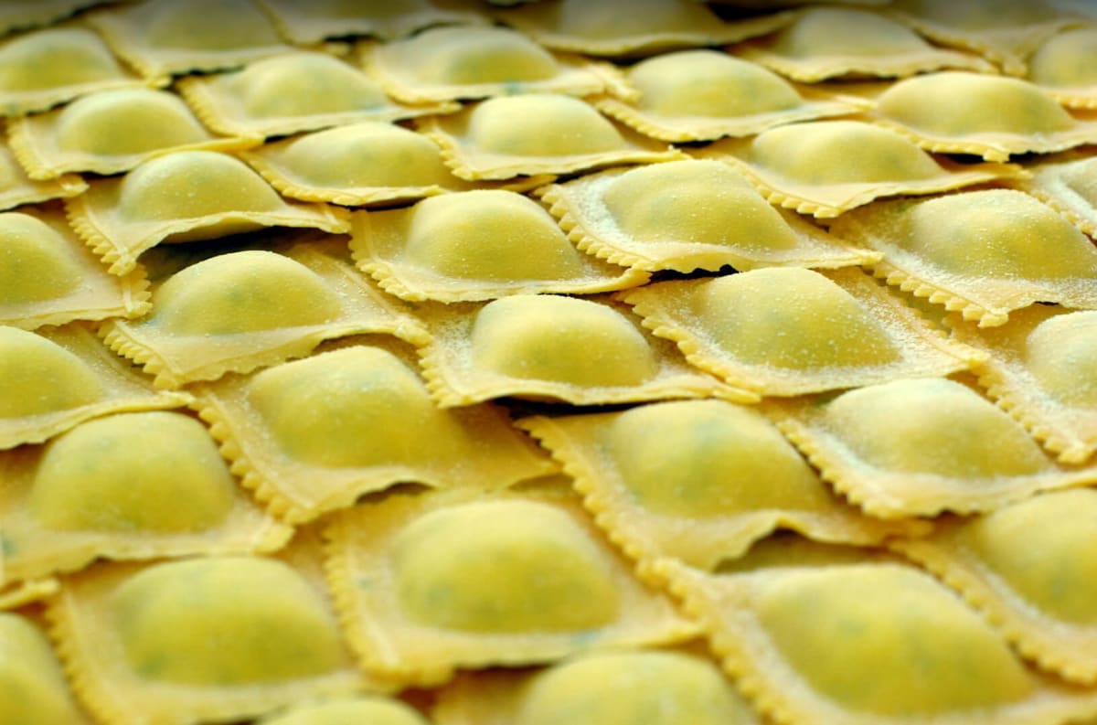 Il classico dei classici. Ricotta, erbette e parmigiano in una sfoglia di pasta all'uovo.
