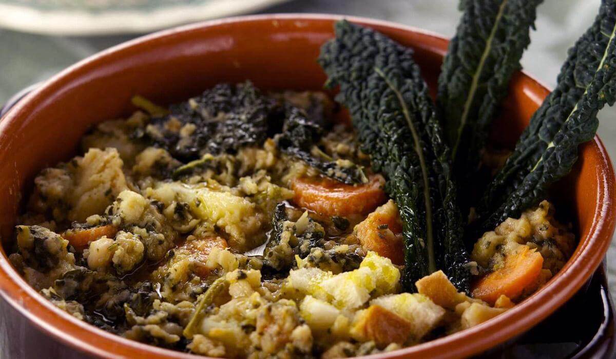 Un classico della cucina povera toscana. Con tutti i benefici salutari del cavolo nero