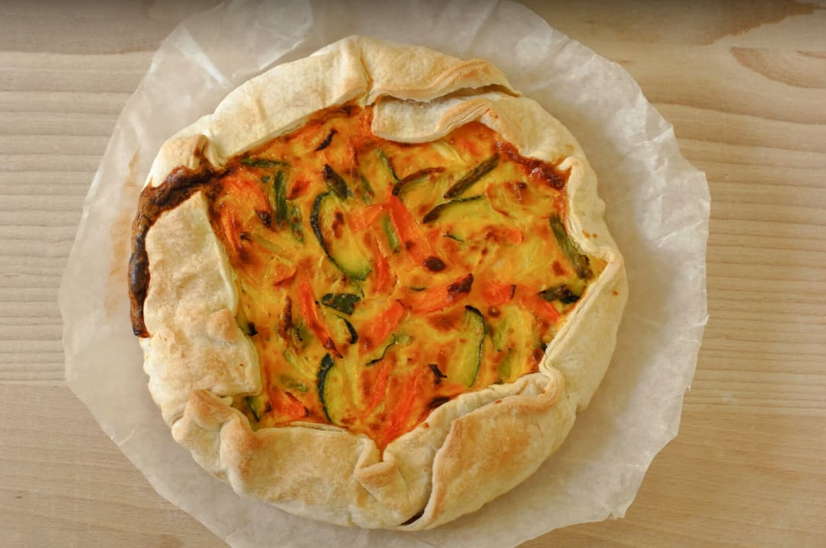 Verdure di stagione, uova, parmigiano reggiano. Torta salata per tutte le stagioni
