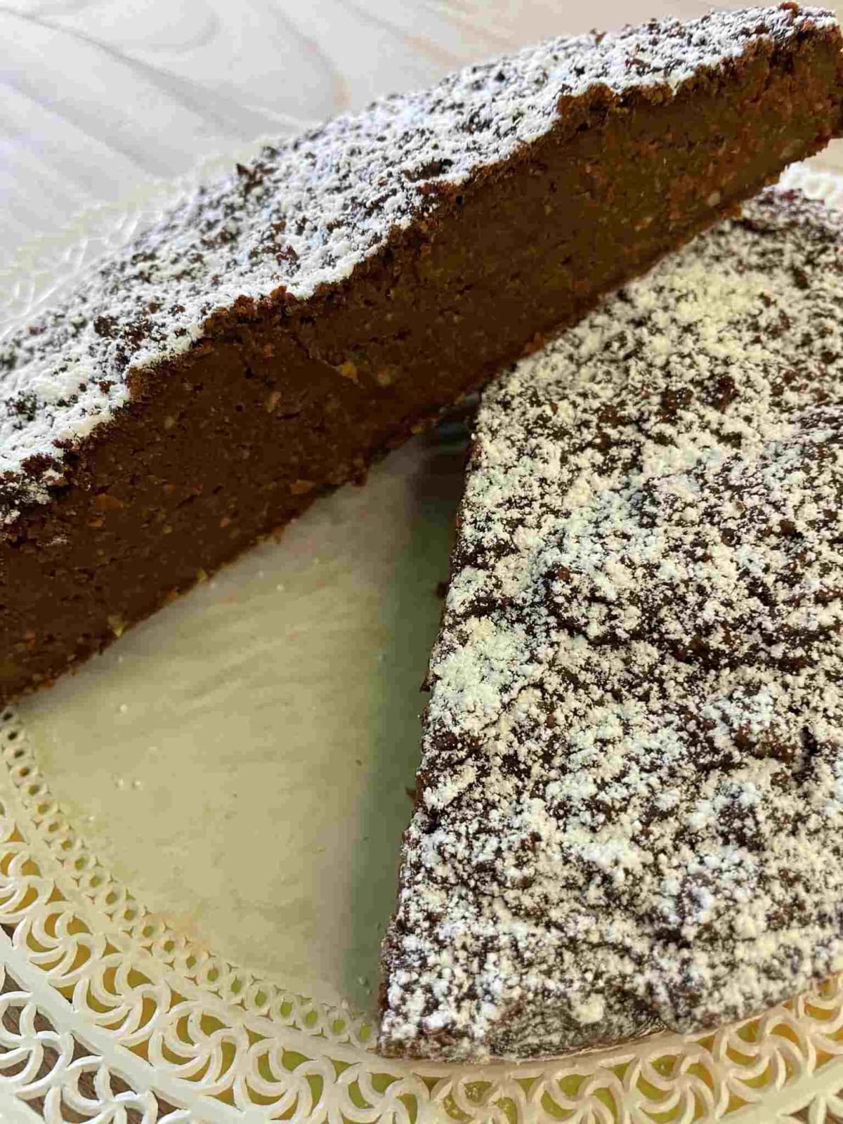La torta caprese è un dolce tradizionale di Capri.
