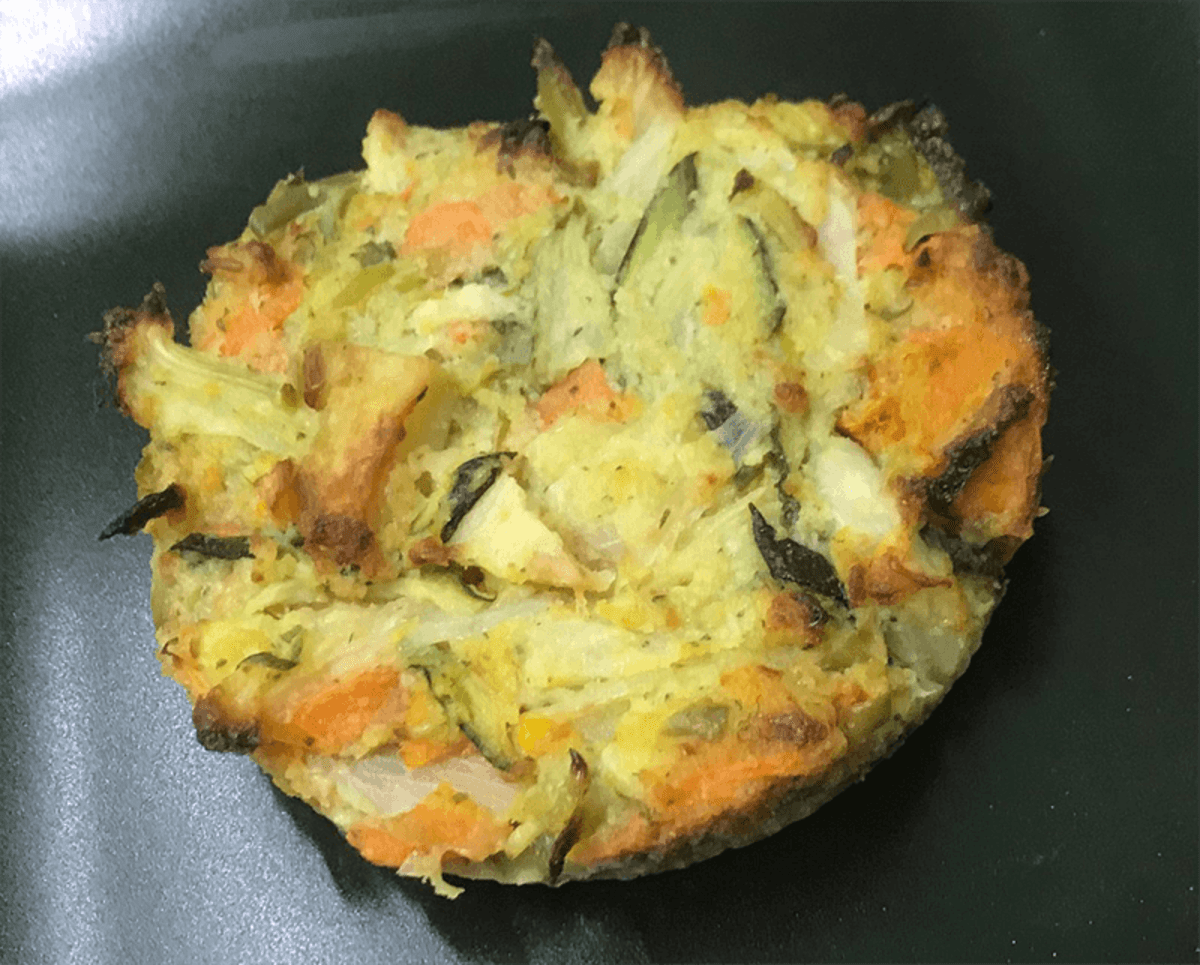 Verdure stufate e parmigiano come legante per questo burger vegetariano