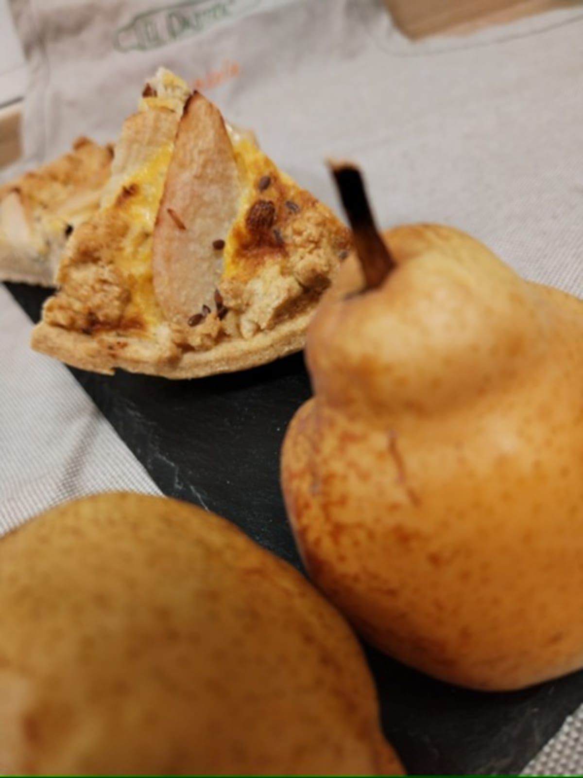 Torta pere e taleggio