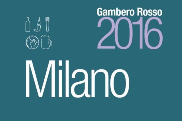 Copertina della guida Gambero Rosso «Milano 2016»: fondo verde petrolio, il 2016 in lilla e le icone di bottiglia, peperoncino, forchetta, mappamondo e boccale.