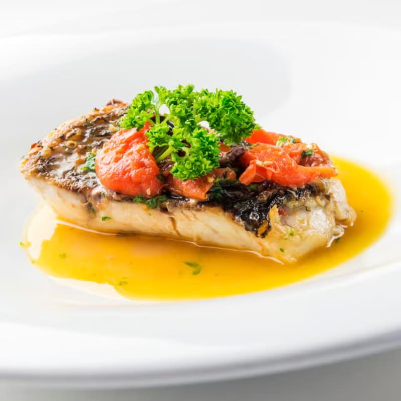 Il nostro branzino all'acquapazza è una rivisitazione di un classico napoletano