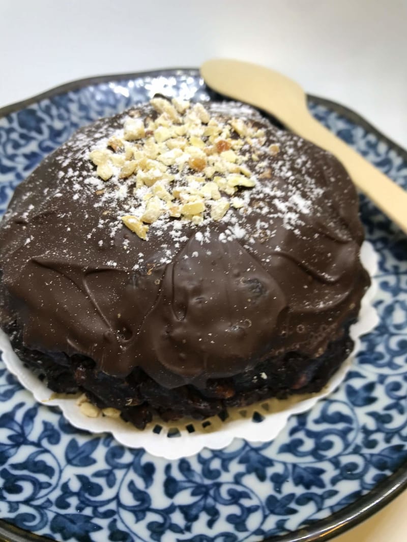 Panpepato con cioccolato e granella di mandorle