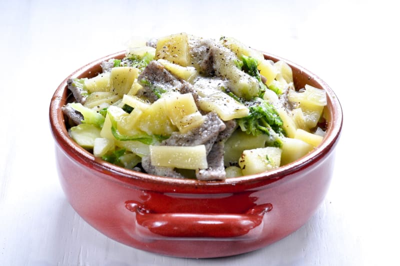 I pizzoccheri sono un vero classico della cucina valtellinese. Statene alla larga se siete a dieta