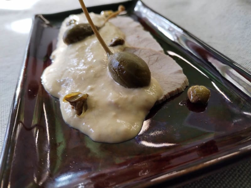 Vitello tonnato originale. Magatello di vitello e salsa tonnata come una volta.