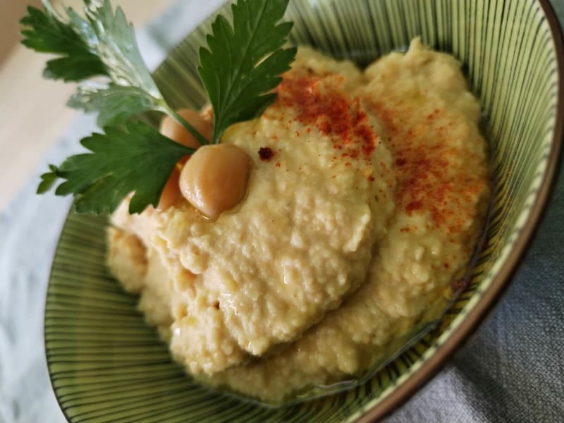 L'Hummus è forse il piatto più diffuso in tutto il medio-oriente. Ceci e salsa di sesamo (tahina) i principali ingredienti