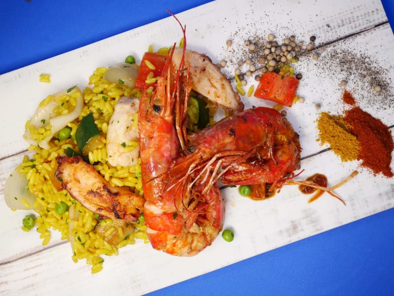 La versione carne/pesce del famoso piatto spagnolo. Pronto da scaldare e poi in tavola!