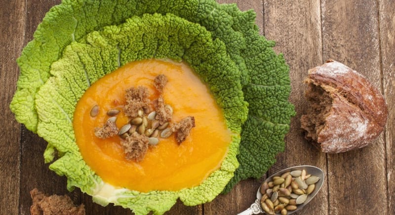 Piatto vegano autunnale con tutto il sapore della zucca passata in forno