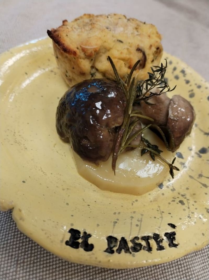 Porcini stufati con timo e parmigiano. Monoporzione