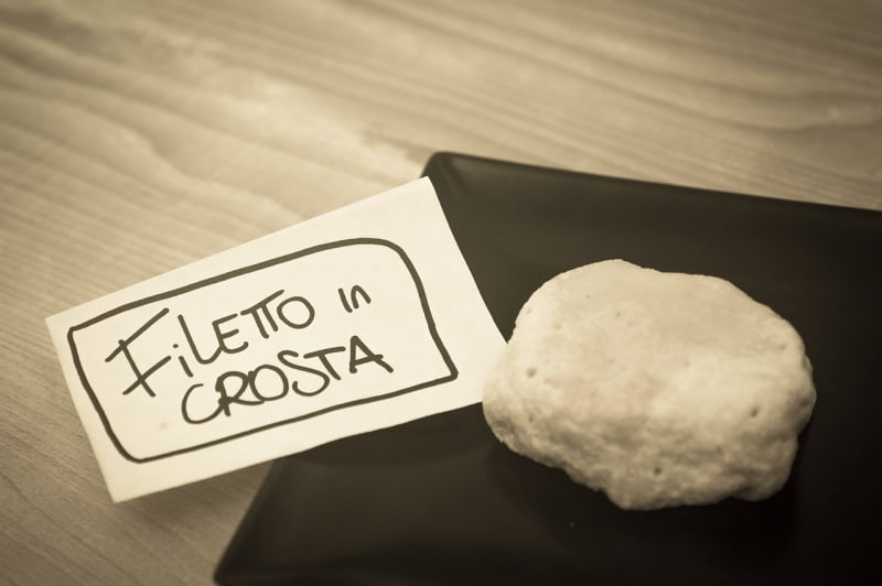 Il filetto in crosta o filetto alla Wellington è un secondo piatto composto da un filetto di manzo avvolto in un guscio di pasta sfoglia.