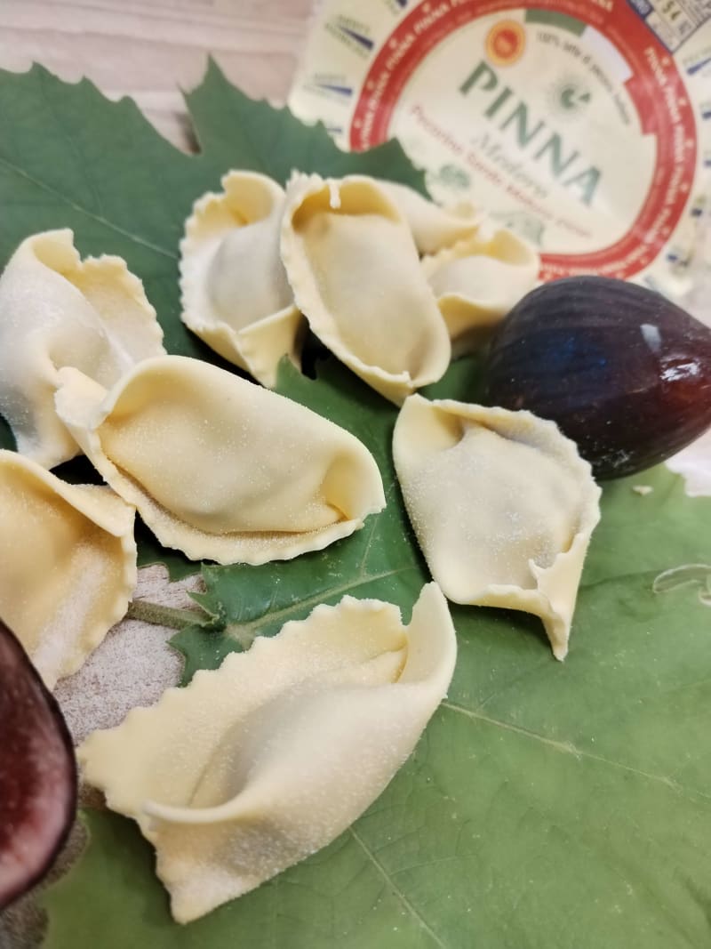 Fichi e pecorino abbinamento clamoroso. Tutto in un raviolo