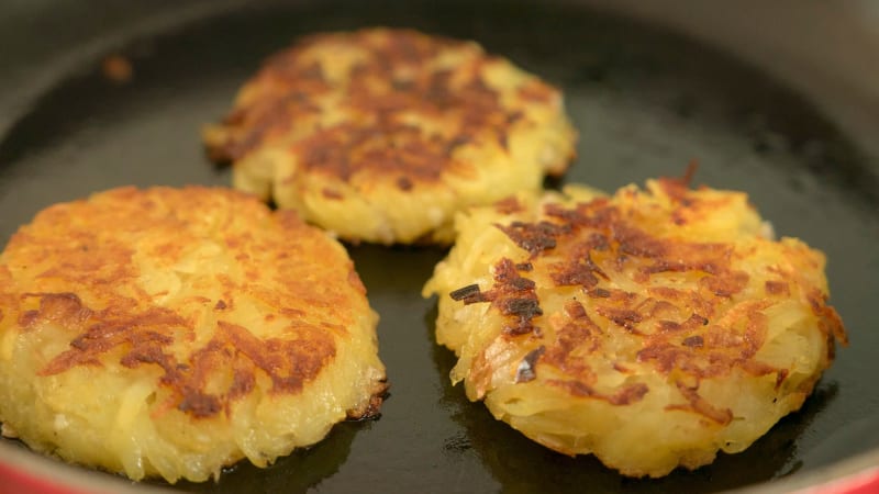 La rosti di patate è un classico della cucina svizzera.