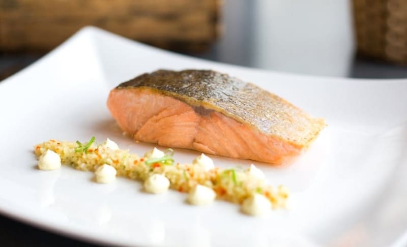 Salmone cotto sottovuoto a bassa temperatura