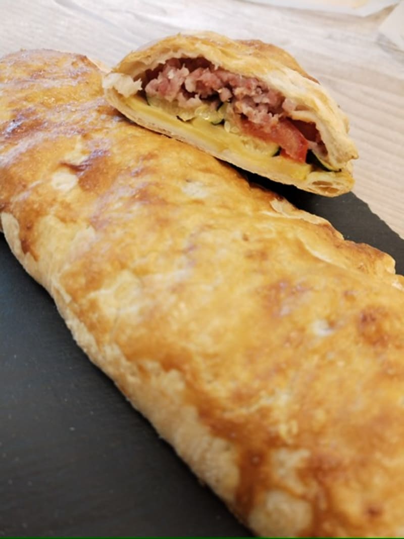 Schiacciata con verdure e speck