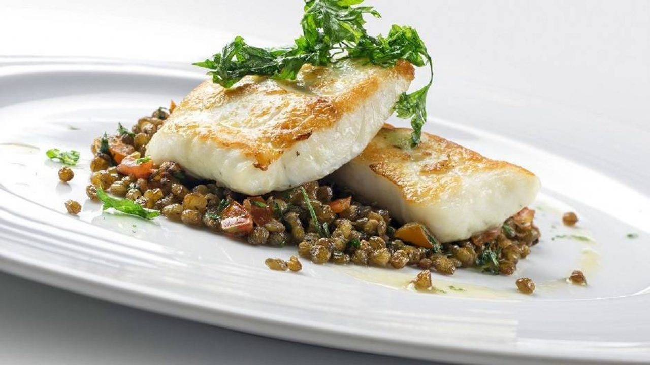 Filetto di pesce sanpietro con lenticchie in umido