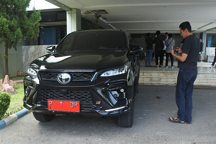Pembelian Tiga Mobil Dinas Senilai Rp 2,2 Miliar