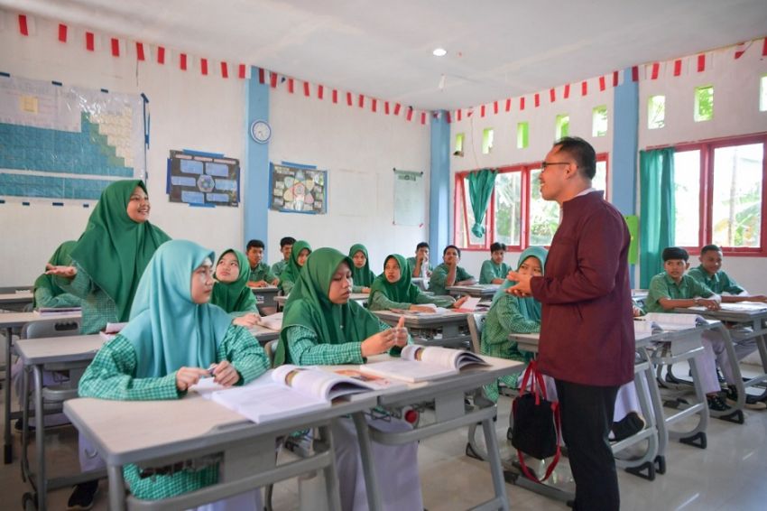 Hari Guru: Mengapresiasi Peran, Mempertanyakan Pemenuhan Hak