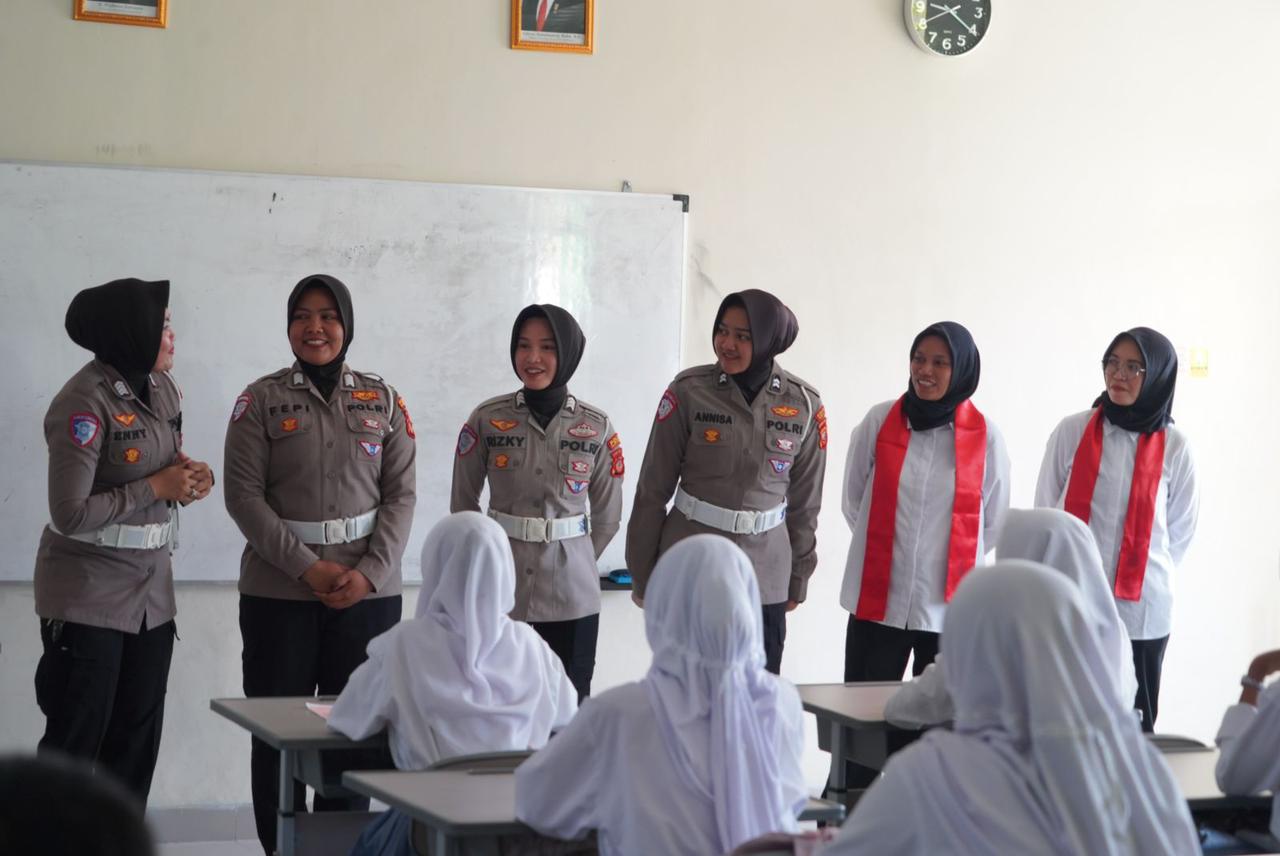 Pelajar Apresiasi Program Polwan Mengajar dari Polres Tasikmalaya Kota