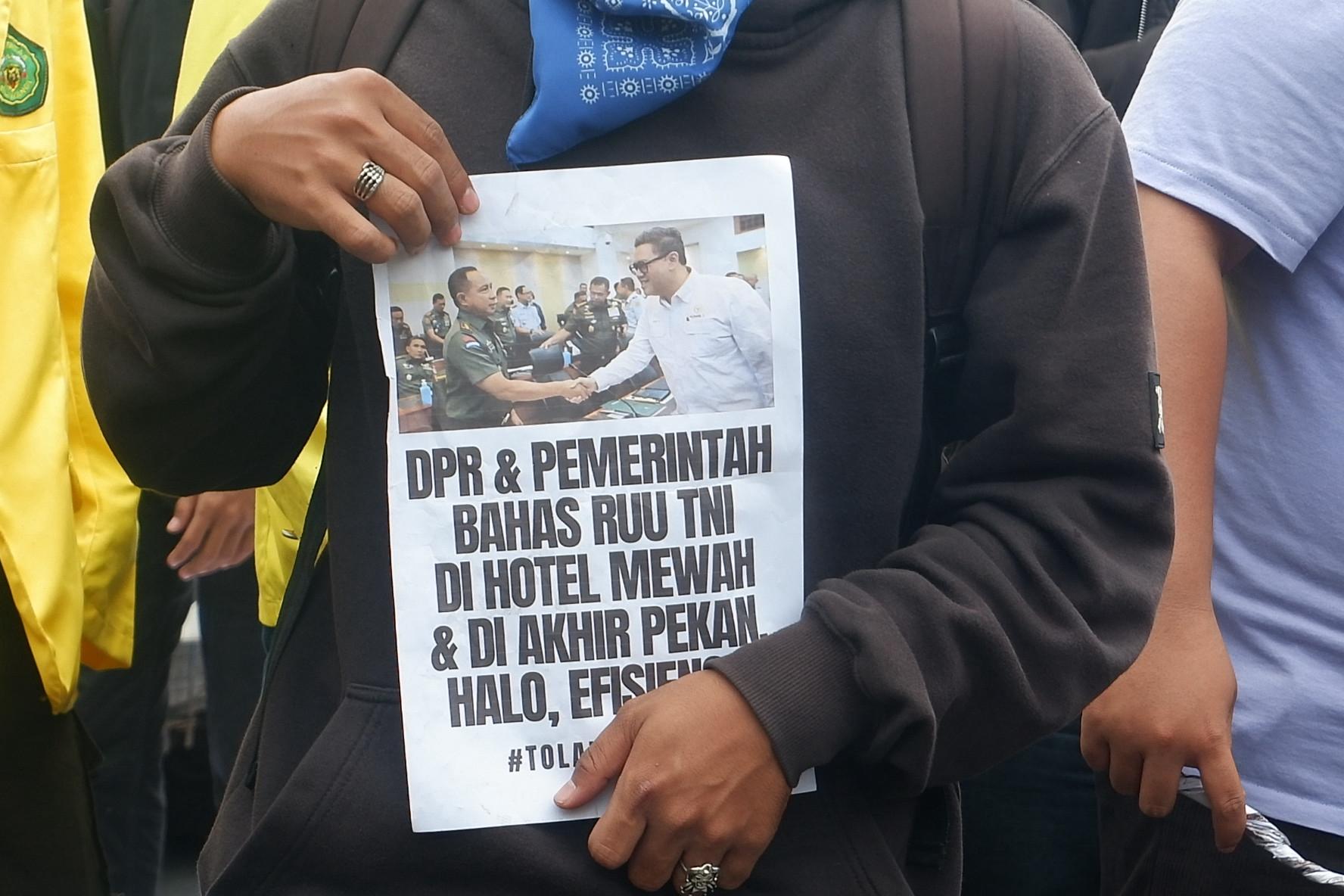 Mahasiswa Tasikmalaya Geruduk DPRD, Tuntut RUU TNI Dicabut!